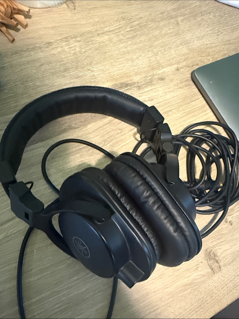 Yamaha Black Cushioned Over-Ear Monitoring DJ Headphones